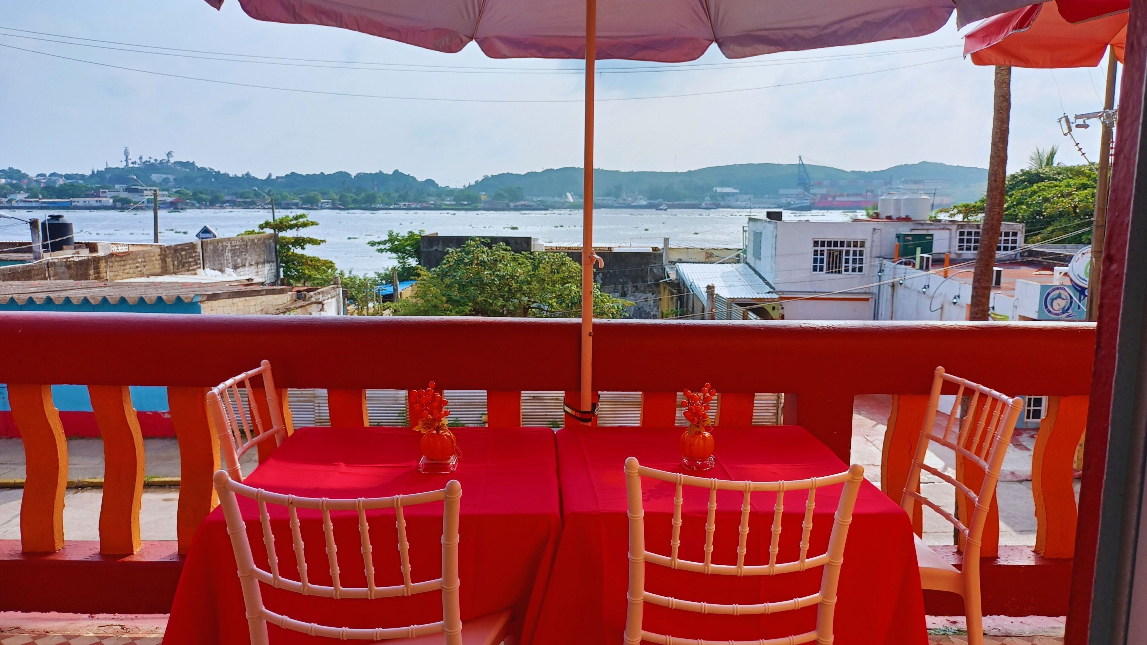 Se sirven desayunos, comidas, cenas y cocina mexicana 