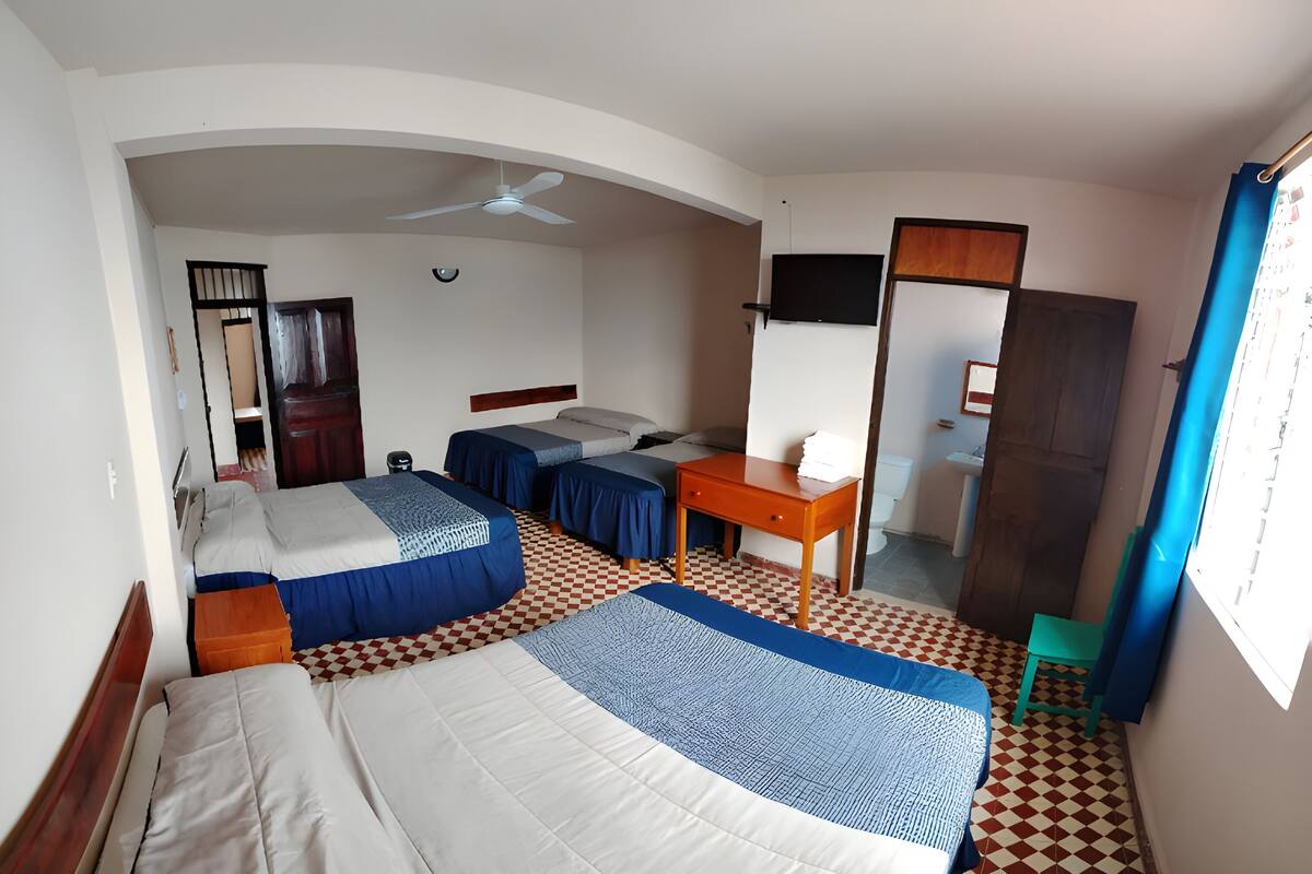 Familien-Vierbettzimmer, Mehrere Betten, eigenes Bad, Stadtblick