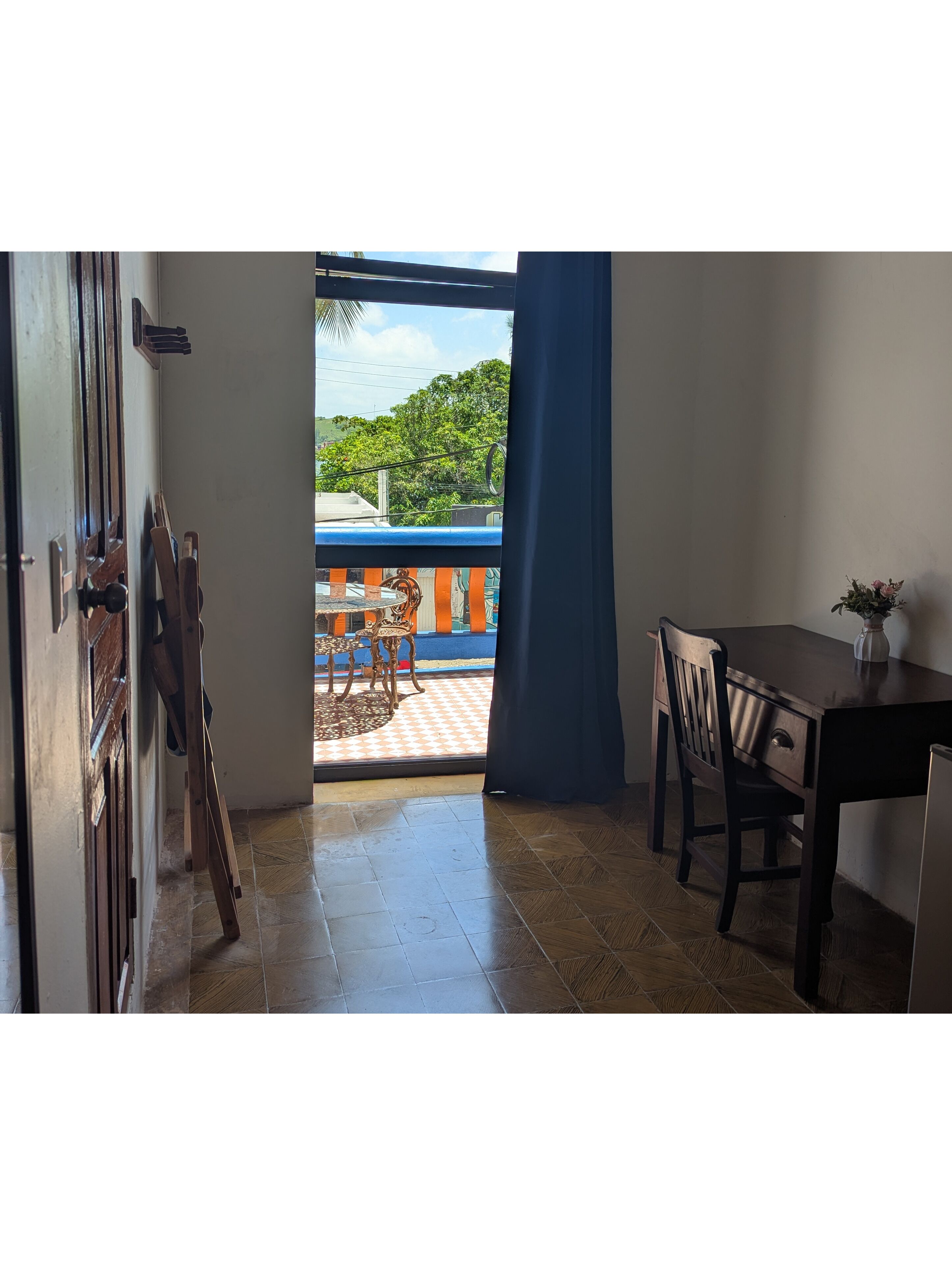 尊荣双人房 | 高档床上用品、羽绒被、加厚床垫、办公桌