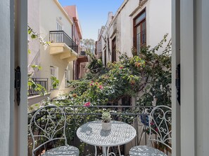 Gallery Double Room, City View | Premium bedding, down comforters, individually decorated - Porto Vecchio (Chania)