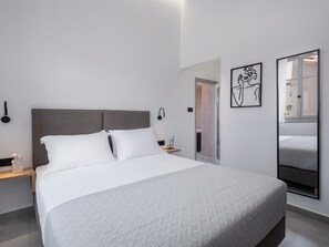 Honeymoon tweepersoonskamer, uitzicht op stad | Luxe beddengoed, donzen dekbedden, individueel gedecoreerd