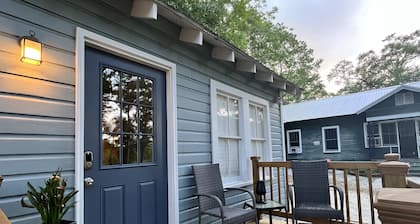 TWO Waterfront Cottages: 1 Modern, 1 Old-Fashioned + 2.5 acres on BAYOU!