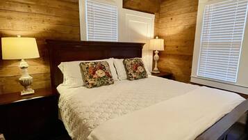 4 bedrooms, desk, iron/ironing board, free WiFi