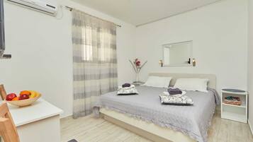 1 bedroom, free WiFi, bed sheets