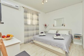 1 bedroom, free WiFi, bed sheets