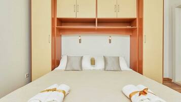 1 bedroom, free WiFi, bed sheets