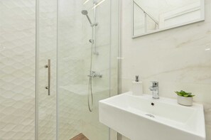 Doccia, asciugacapelli, asciugamani