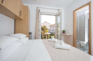 1 bedroom, free WiFi, bed sheets - Double room near the Old Town :) (Dubrovnik)