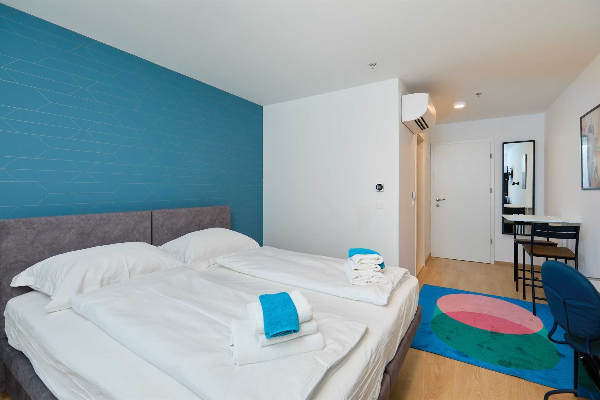 1 dormitorio, escritorio, wifi gratis y ropa de cama