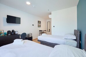 1 quarto, escrivaninha, Wi-Fi de cortesia, roupa de cama