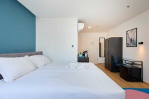 1 bedroom, desk, free WiFi, bed sheets