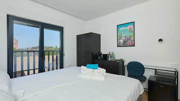 1 bedroom, desk, free WiFi, bed sheets