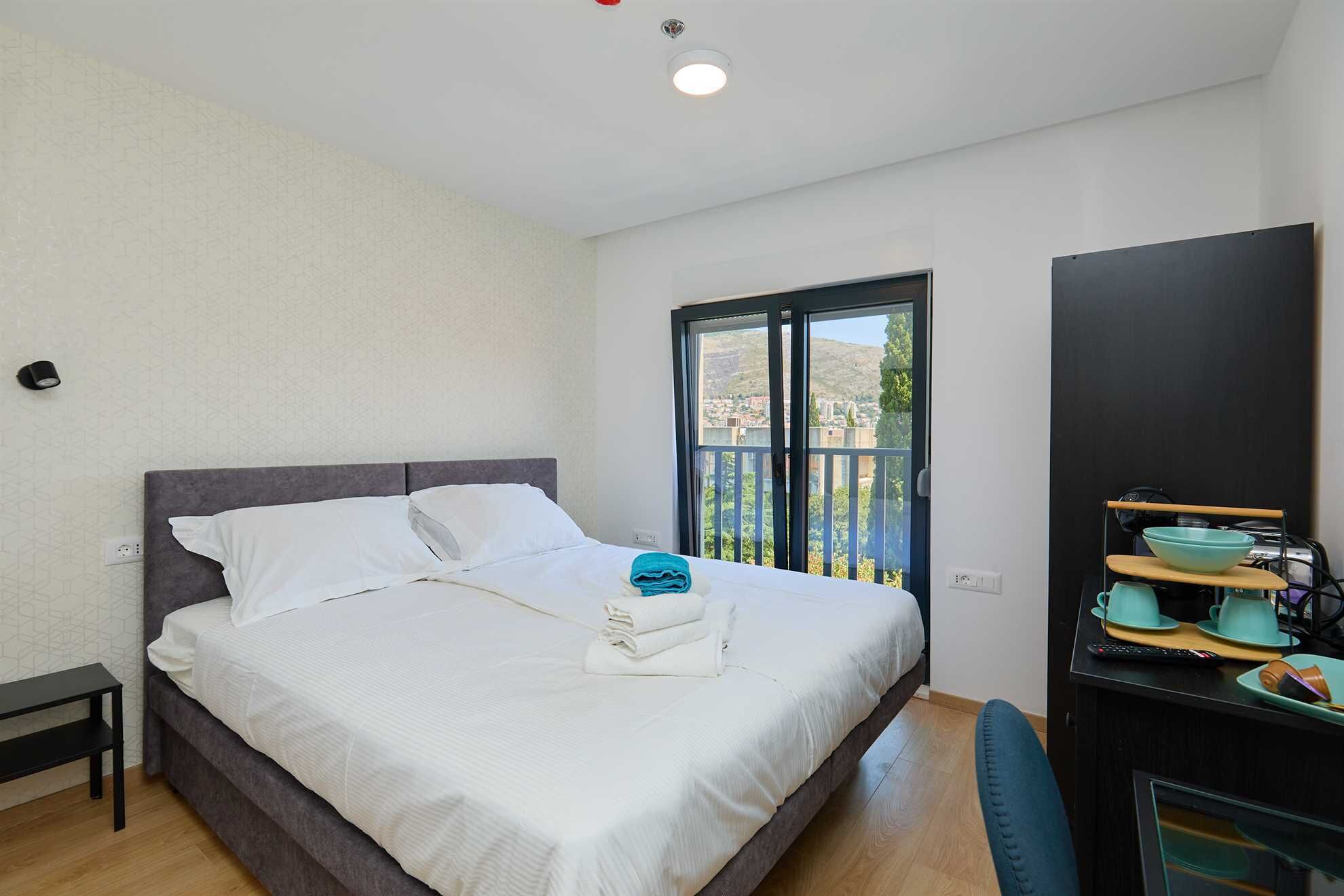 1 bedroom, desk, free WiFi, bed sheets