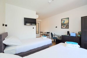 1 bedroom, desk, free WiFi, bed sheets - R6 Standard double or twin room DOMINIUM CITY SUITES (Dubrovnik)