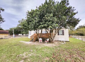 Property grounds - Cozy Home 2 Minutes from WEC. No Cleaning Fee (Ocala)