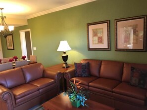 Living area - Westgate Smokey Mountain Resort with Waterpark Included (Gatlinburg)