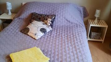 2 slaapkamers, een strijkplank/strijkijzer, gratis wifi, beddengoed