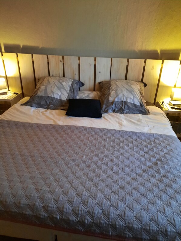 2 chambres, fer et planche à repasser, Wi-Fi gratuit, draps fournis