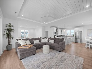 Smart TV - Luxe 4 Bedroom Home w/ Ocean views & Quick Private Beach Access in Surf City! (Surf City)