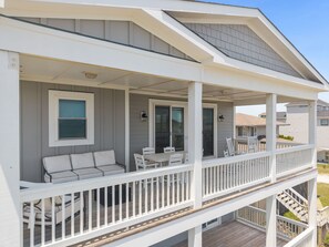 Terrace/patio - Luxe 4 Bedroom Home w/ Ocean views & Quick Private Beach Access in Surf City! (Surf City)