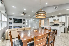 Dining - Modern Freeport Home w/ Views: Walk to Beach! (Freeport)