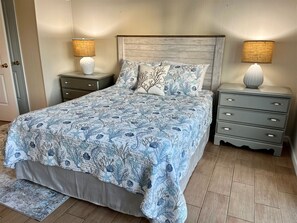 5 bedrooms, iron/ironing board, free WiFi, bed sheets - 30 Seconds to the Sand! SLEEPS 14, FREE Linens/Towels! Beach Cart/6 Beach Chairs (Ocean City)