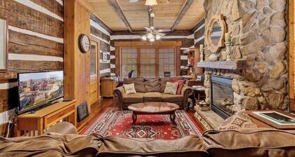 Historic 200 year old 3-bedroom log house with WiFi and AC in charming Winesburg