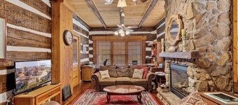 Historic 200 year old 3-bedroom log house with WiFi and AC in charming Winesburg