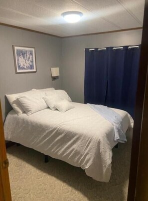 2 室のベッドルーム、WiFi (無料)、ベッドシーツ