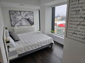 2 chambres, bureau, accès au Wi-Fi (inclus), literie fournie