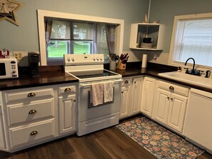 Fridge, microwave, oven, stovetop - Charming 3-bedroom camp in peaceful Verona Beach (Verona Beach)