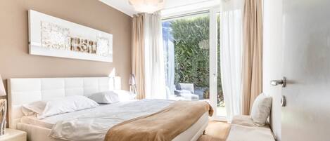 1 bedroom, travel crib, WiFi, bed sheets