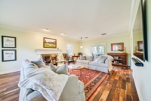 TV, fireplace - Expansive Texarkana Home w/ Yard: Near Golf! (Texarkana)