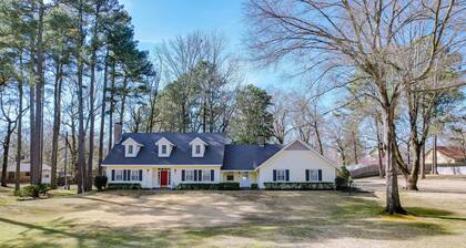 Expansive Texarkana Home w/ Yard: Near Golf!