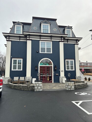 All New Studio apartment in center of town