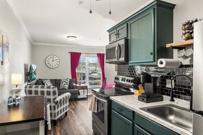 Fridge, microwave, oven, stovetop - All New Studio apartment in center of town (Wallingford)