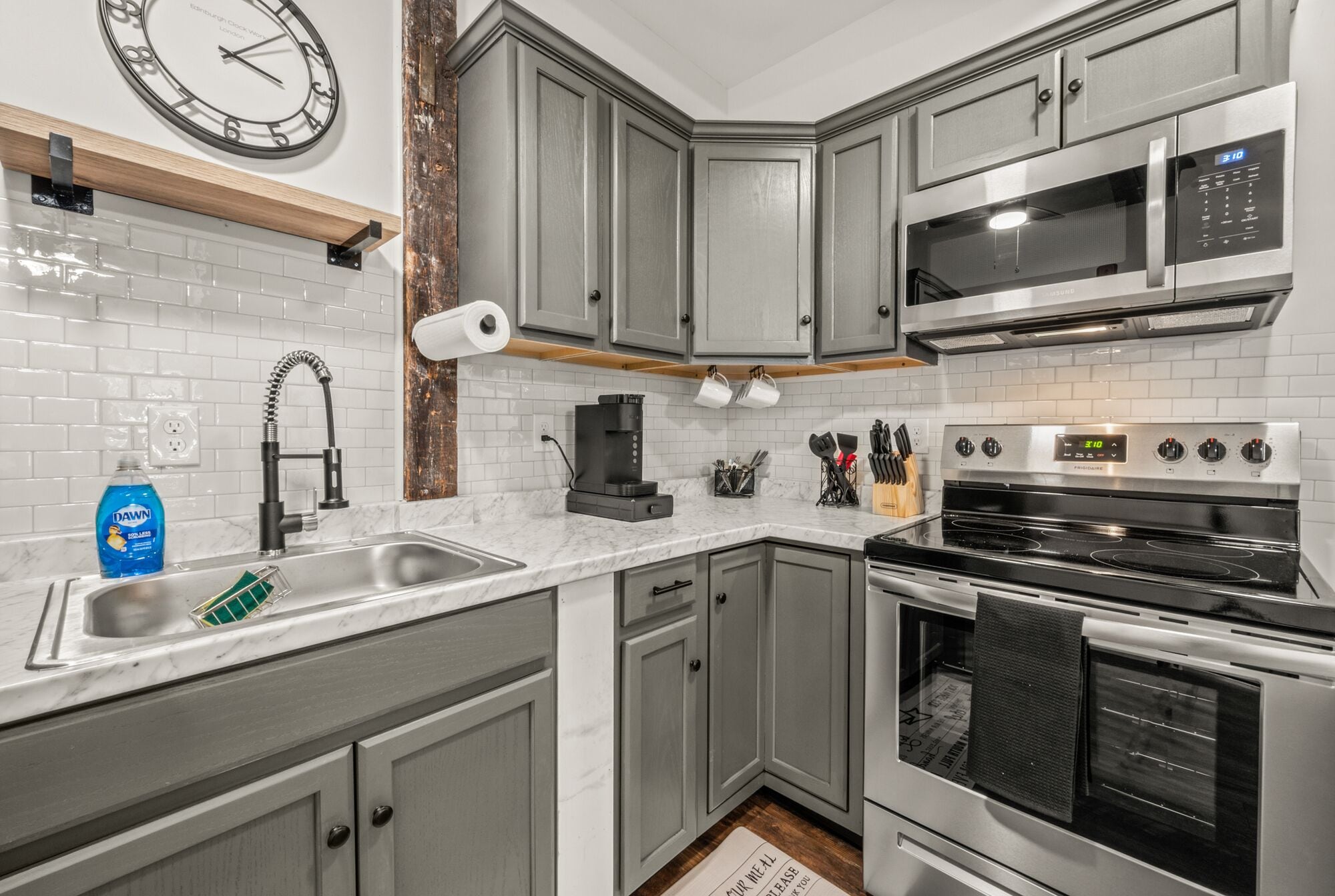 冰箱、微波炉、烤箱、炉灶