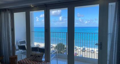 Paradis - Luxurious Apartment with Ocean View and Balcony.