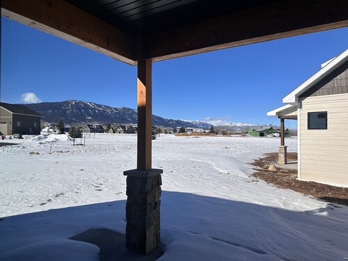 New! Rustic Modern Gateway to the Palisades