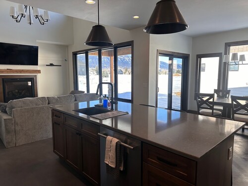 New! Rustic Modern Gateway to the Palisades