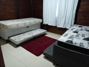 4 bedrooms, iron/ironing board, WiFi