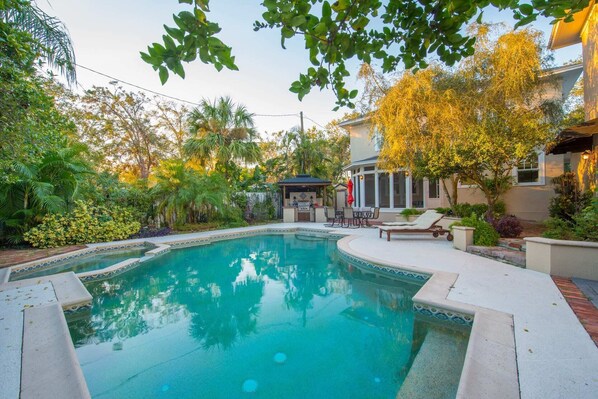 A heated pool - Elegant & Spacious Historic Winter Park Home with Pool + Spa (Winter Park)