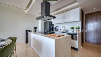 Departamento Elite | Cocina privada | Microondas, licuadora, artículos de limpieza y congelador