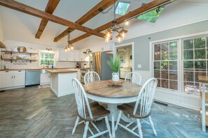 Dining - 3689 US 176- Haven Homes (Tryon)