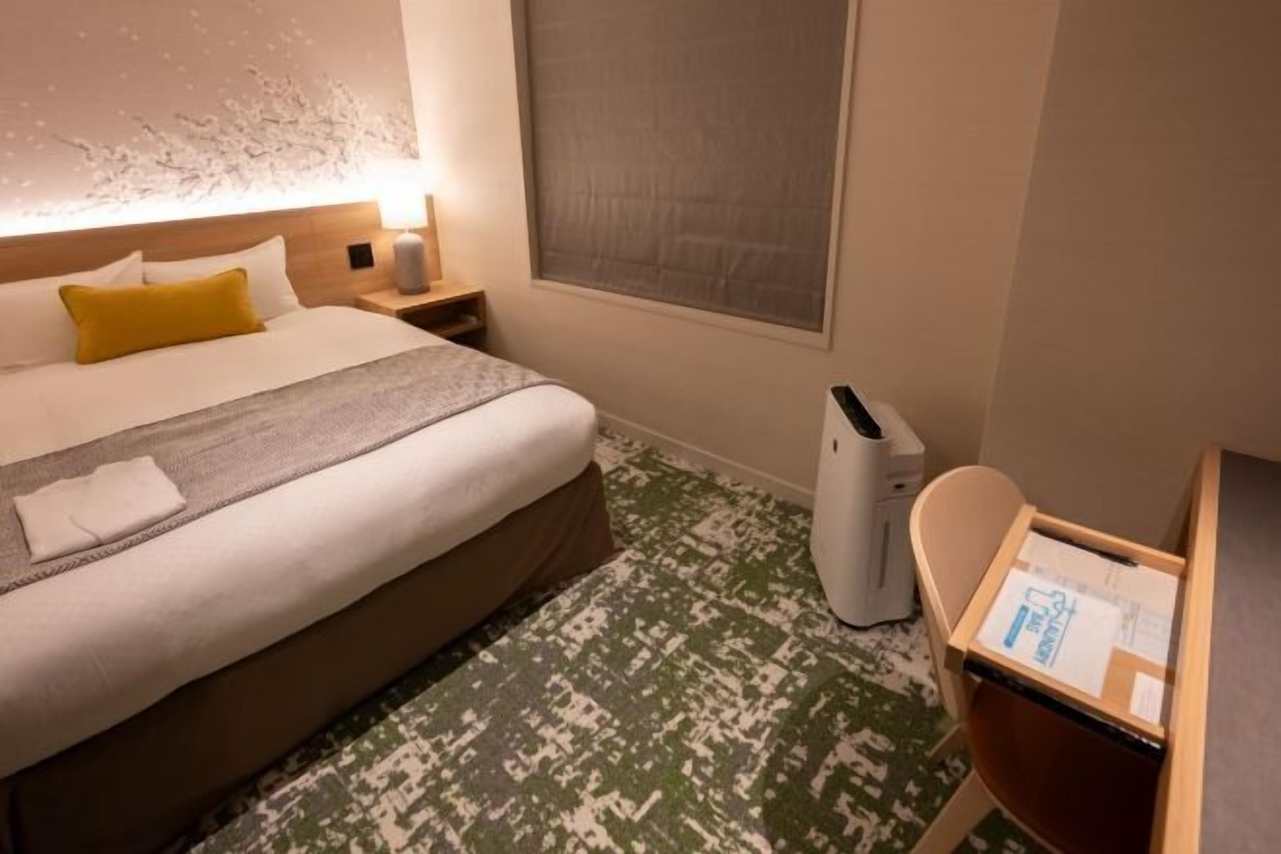 Down duvets, in-room safe, desk, blackout curtains