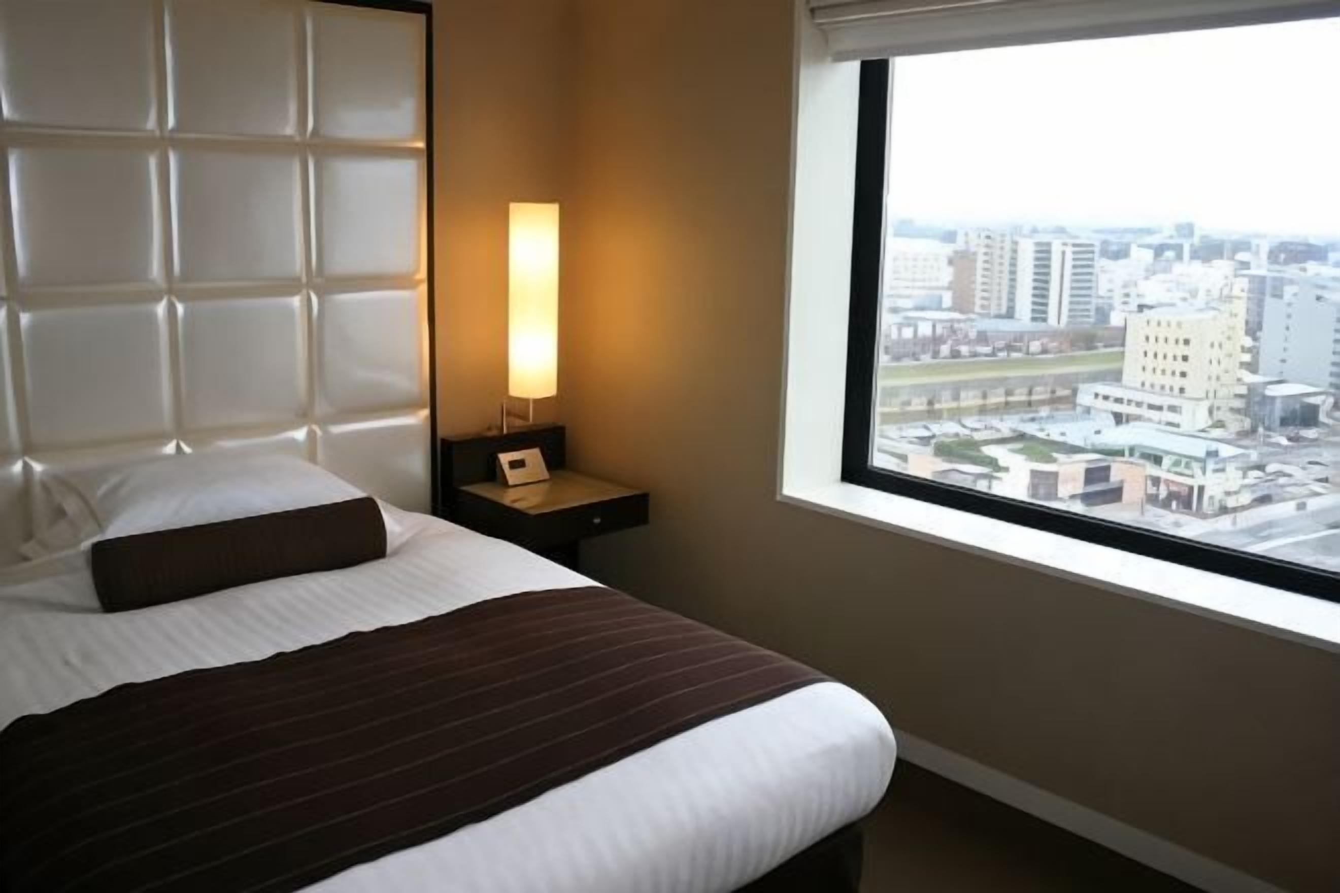 Down duvets, in-room safe, desk, blackout curtains