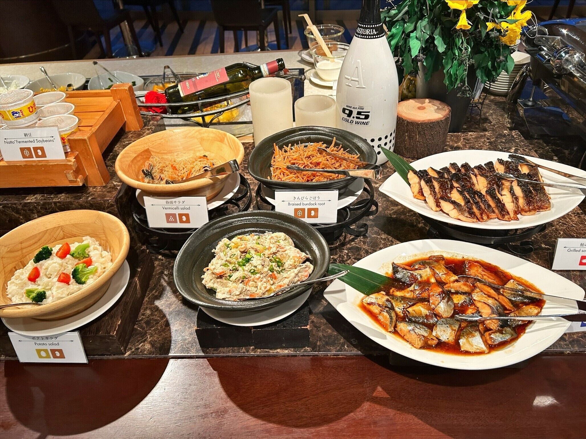 朝食 (ビュッフェ)、毎日提供 (有料)