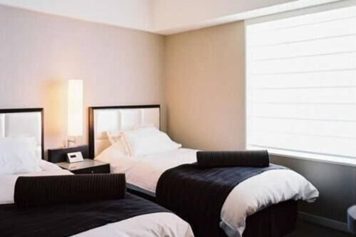 Down duvets, in-room safe, desk, blackout curtains
