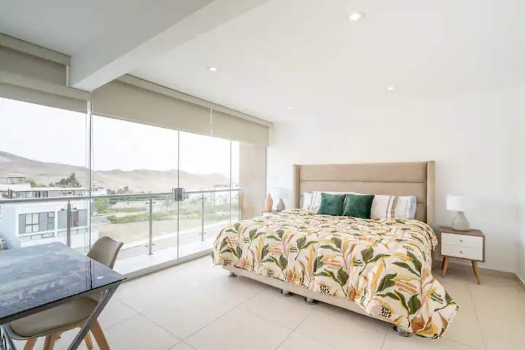 4 makuuhuonetta, silitysrauta/-lauta, vuodevaatteet