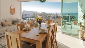 Classic Apartment | Dining room
